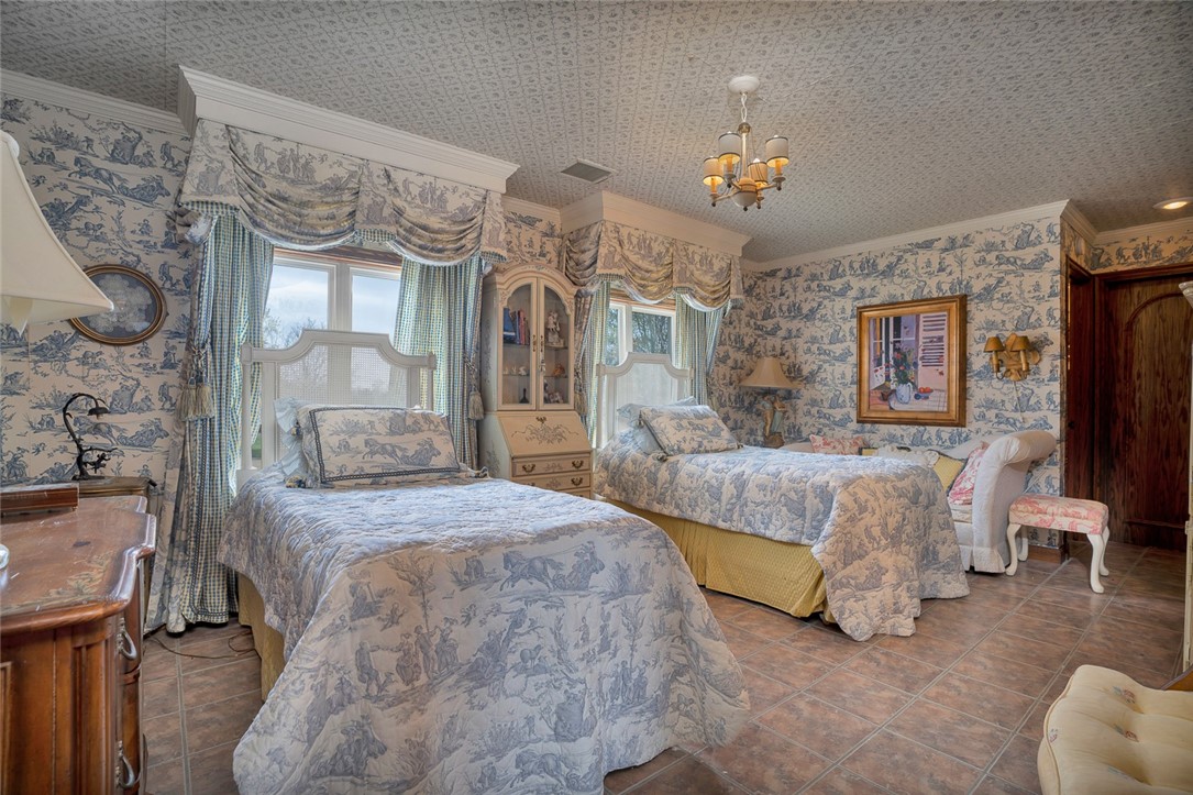 Country Club Estates - Residential
