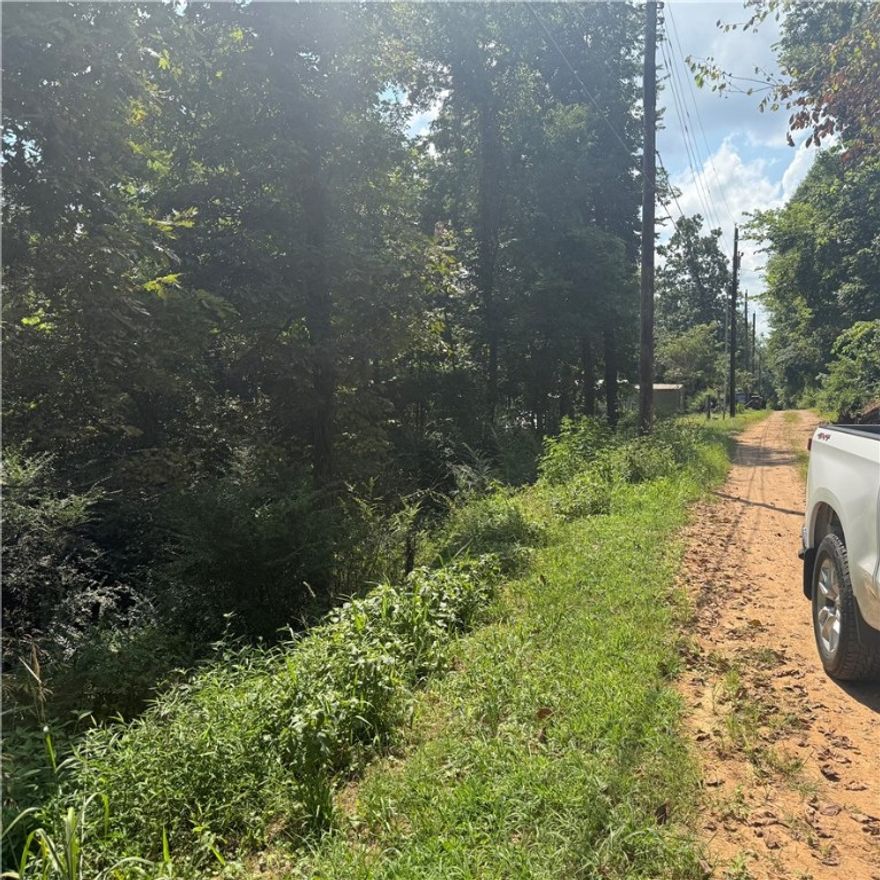 2 joining lots, 216 and 248 Monte Ne Shores Unit 2.  Close to Beaver Lake off Canal street. If you are looking for economical lake area lots, here it is-both together. Just under 1/2 acre, 0.34 total for both lots. Selling the lots together.