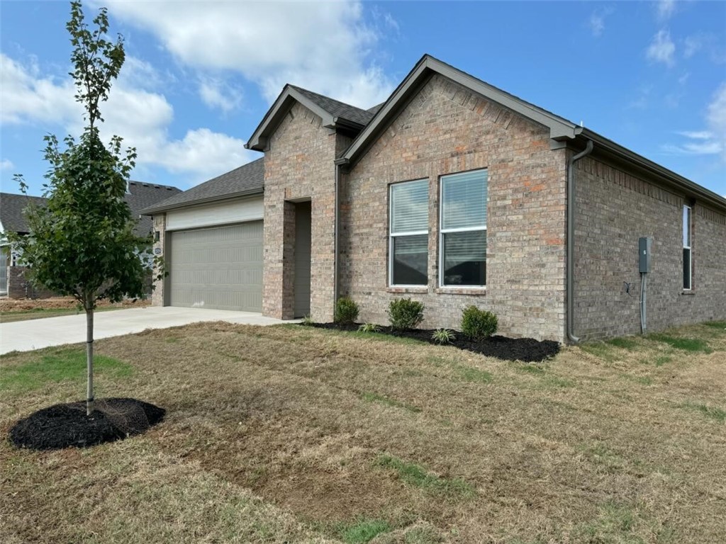 Charming Cali Plan in Sedona Rose in Pea Ridge! A beautiful community just minutes from downtown Bentonville. Sedona Rose is in close proximity to Crystal Bridges Museum, mountain bike trails, restaurants, and much more. These brand-new homes will have a beautiful kitchen with 42-inch upper cabinets, quartz countertops, tiled backsplash, & stainless-steel appliances! LVP throughout! Living room will showcase a beautiful and modern Electric Fireplace with heater. 2-inch faux wood blinds! LED lighting throughout! Garage door opener! Bedroom one bathroom will also have quartz counters, dual sinks and a ceramic-tiled oversized walk-in shower. Gas heating with Tankless Hot Water heater! Landscape package. High efficiency Air Conditioning System with programmable Wi-Fi thermostat. Brick and Hardie or LP Siding exterior Tax TBD.
