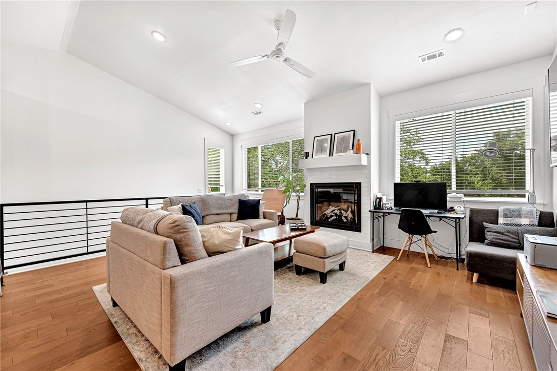 This is Where Modern Living Meets Bentonville’s Trail Magic
Tucked into one of Bentonville’s most charming and connected neighborhoods, this beautifully designed 2 bed / 2 bath condo is your gateway to vibrant downtown living and world-class outdoor adventure.
Step inside to discover an open, airy floor plan with upscale finishes, natural light in every corner, and the perfect blend of comfort and style. The home features spacious bedrooms, a chef-inspired kitchen, and a private outdoor patio ideal for morning coffee or post-ride relaxation.
But the real magic? Direct access to Bentonville’s legendary bike trails. Whether you’re cruising to Crystal Bridges, hitting Slaughter Pen, or taking the Greenway to a downtown dinner, the trail starts just steps from your front door. This is more than a home — it’s a front-row seat to Northwest Arkansas’ cycling culture and creative pulse.
Live close to the action but tucked just enough away to breathe easy.