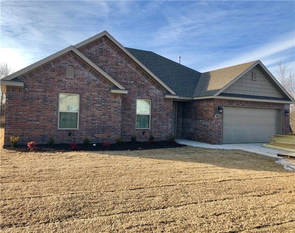 Beautiful home in Pea Ridge. 4 bed 2 bath 2 car garage home with granite counters, wood-like ceramic tile, fenced yard, blinds, stainless appliances, gas fireplace, and an open floor plan. Covered patio overlooks spacious back yard. Close to schools and stores!