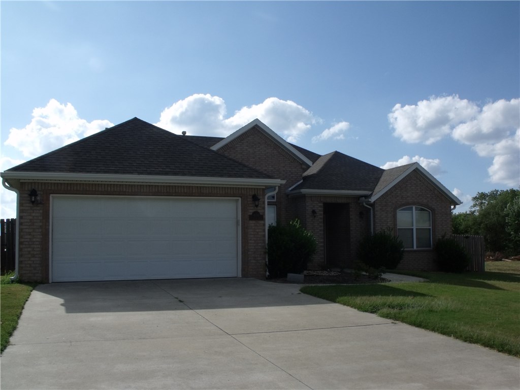 Nearly 1800 sq. feet in established neighborhood and super location. 3 bedroom 2 bath home with formal dining. Close to all your favorite downtown activities. Corner lot, Split floor plan, wood flooring, granite countertops, formal dining, and a wonderful back deck to enjoy in your privacy fenced yard. Beautiful crown molding throughout.