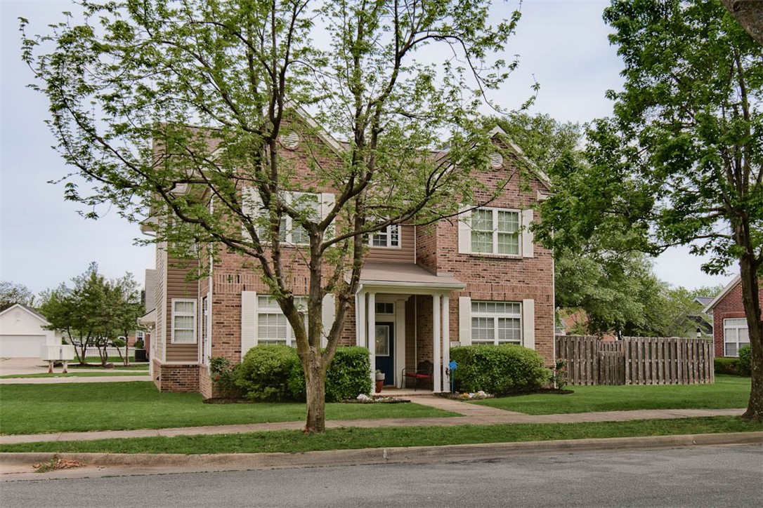 Charming two-story home, situated on a corner lot, in the highly sought-after Har-Ber Meadows community. Three bedrooms, with the ability for a fourth bedroom on main level, three full baths, formal dining, as well as a study/office, fenced lawn, Community features community pools, parks,playgrounds, ponds, fishing, schools and more. Conv. to shopping, fine dining, U of A, Tyson Headquarters, Children's Hospital, airport, interstate, and more.
New roof June 2025, upgraded siding, dual system HVAC