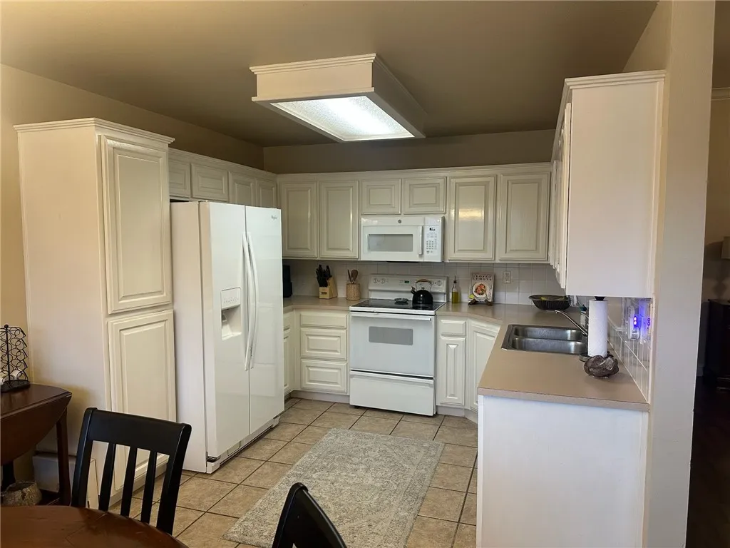 Rogers, Arkansas 72758, United States, 3 Bedrooms Bedrooms, ,2 BathroomsBathrooms,Residential,Pending,21950