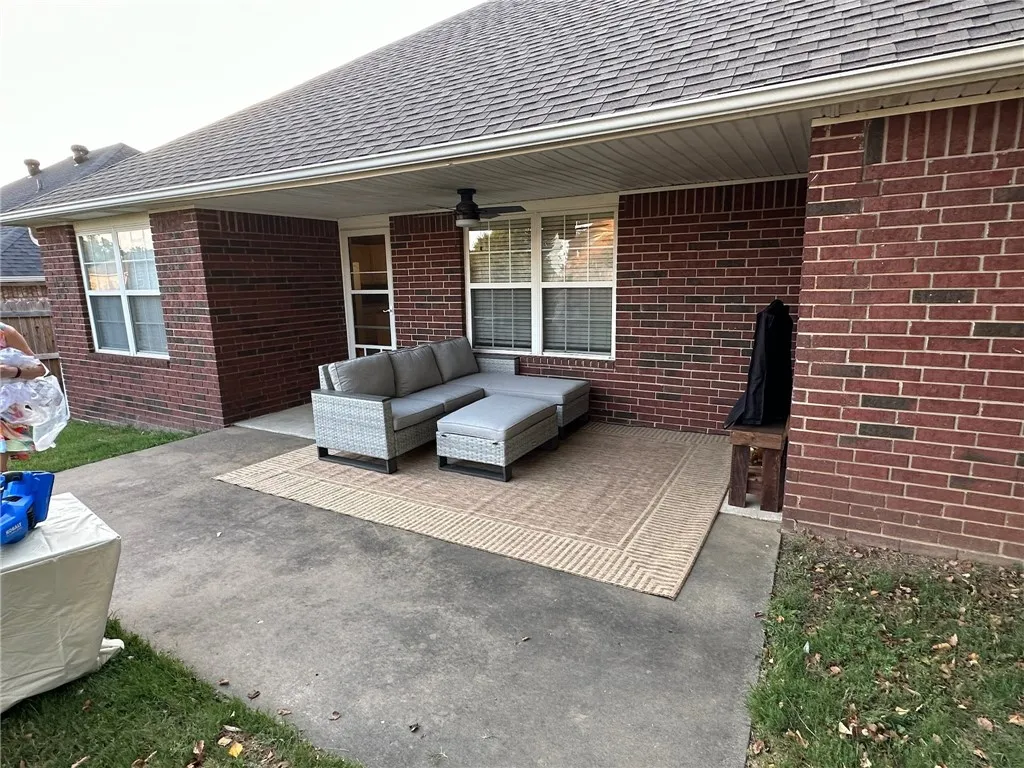 Rogers, Arkansas 72758, United States, 3 Bedrooms Bedrooms, ,2 BathroomsBathrooms,Residential,Pending,21950