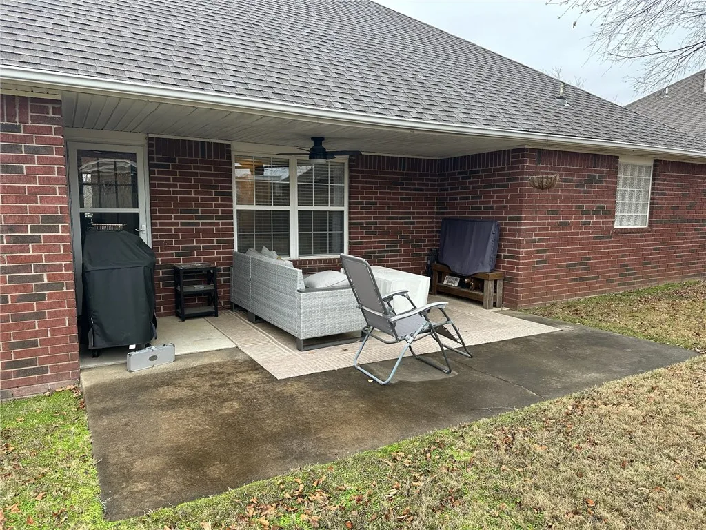 Rogers, Arkansas 72758, United States, 3 Bedrooms Bedrooms, ,2 BathroomsBathrooms,Residential,Pending,21950