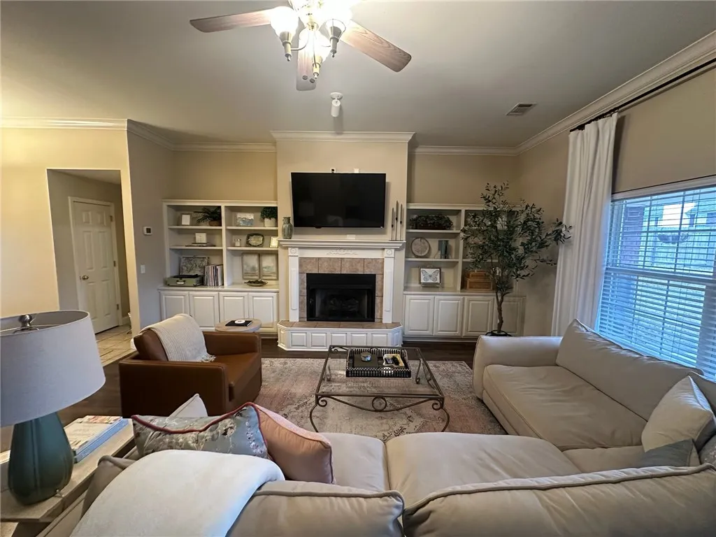 Rogers, Arkansas 72758, United States, 3 Bedrooms Bedrooms, ,2 BathroomsBathrooms,Residential,Pending,21950