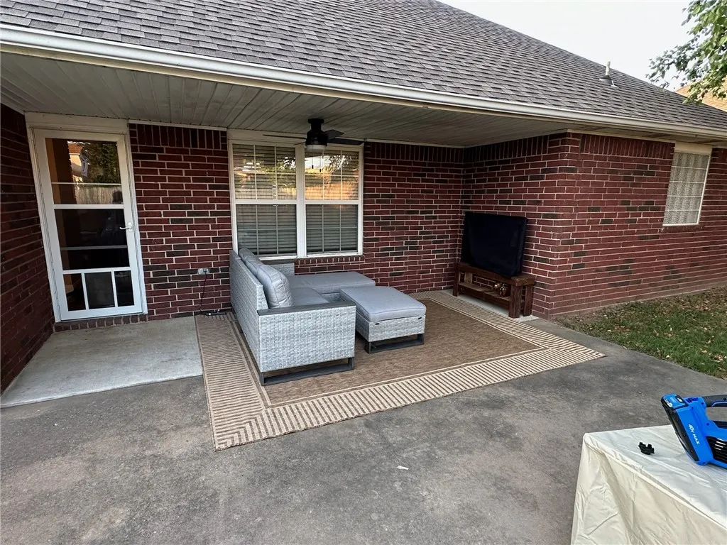 Rogers, Arkansas 72758, United States, 3 Bedrooms Bedrooms, ,2 BathroomsBathrooms,Residential,Pending,21950