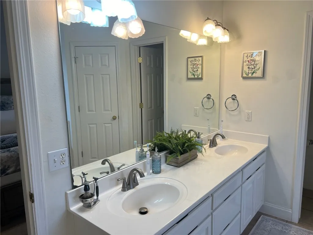 Rogers, Arkansas 72758, United States, 3 Bedrooms Bedrooms, ,2 BathroomsBathrooms,Residential,Pending,21950