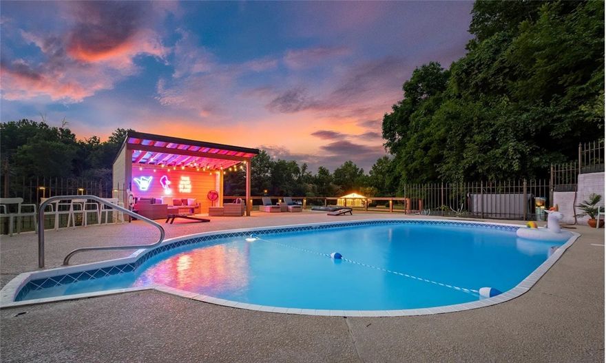 This is an active Airbnb, showings will need to be scheduled around bookings.