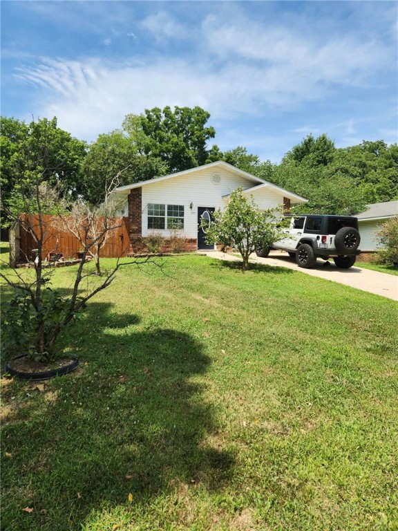 $1350.00 per month 1 year lease $1350.00 Security Deposit Charming 2 bedroom 1 bath home. Great yard with privacy fence. Refrigerator will be added before move in if needed. Near Bentonville Square. This one wont last with this location! Pets negotaible with $300.00 pet deposit and $50.00 monthly pet fee. All occupants and applicants 18 years and older $35.00 Credit/ criminal history fee