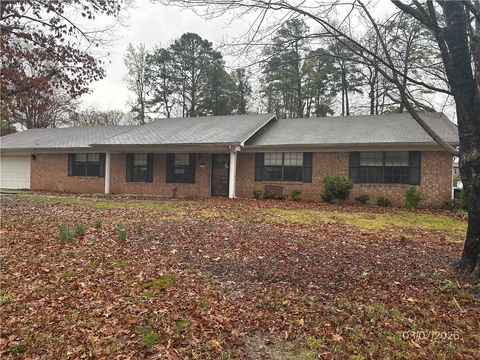 Photo of 2710 Camelot Drive, Russellville, AR 72801 (MLS # 1338839)