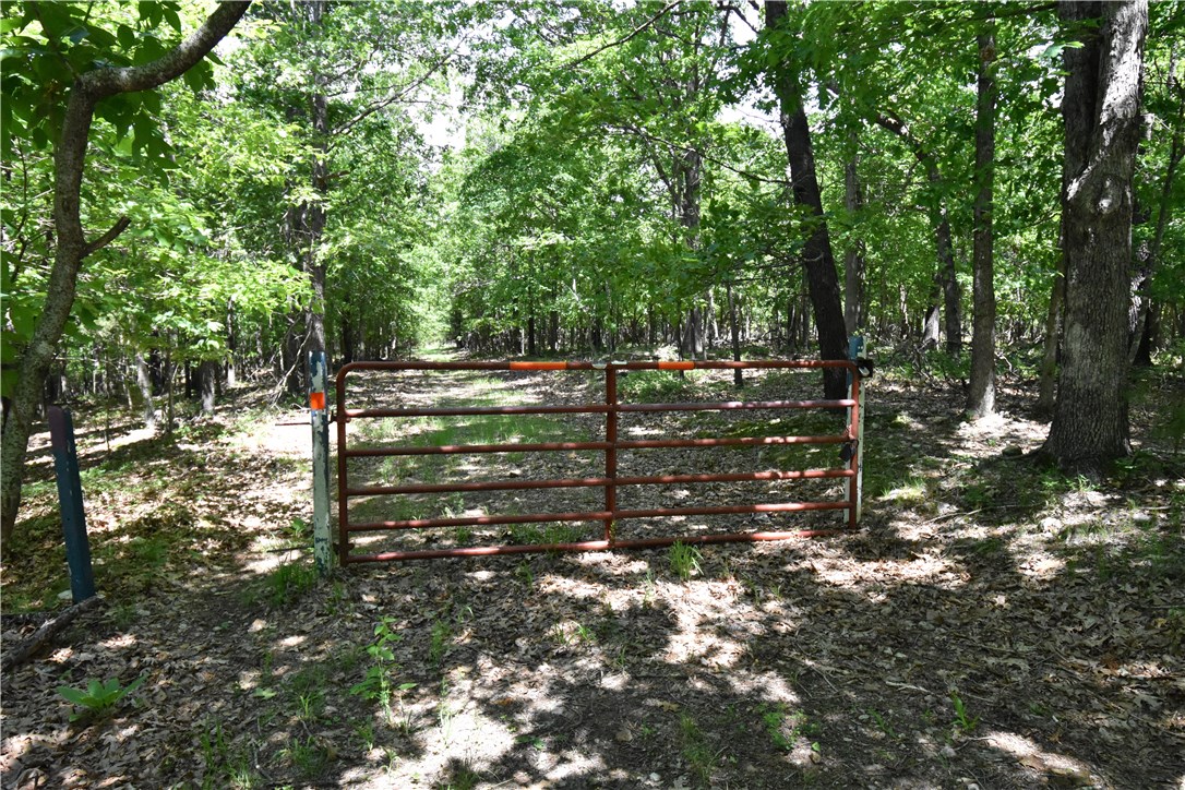 Very nice secluded acreage just a short drive from Rogers, AR. Perfect location for your Dream get-a-way home or would make a great hunters retreat. Tax parcel number 18-02192-002 is for an ingress and egress easement and utility easement to the land only!