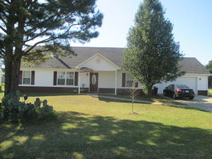 This roomy 3 bed 2 bath home with open split floor plan is the perfect home. The living room, dining, and kitchen area with the vaulted ceiling areperfect whether you are entertaining or just enjoying family time. The large backyard can be enjoyed from your covered patio. Don't miss this one!