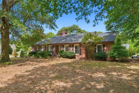 Photo of 1370 E Wimbledon Place, Fayetteville, AR 72703 (MLS # 1361681)