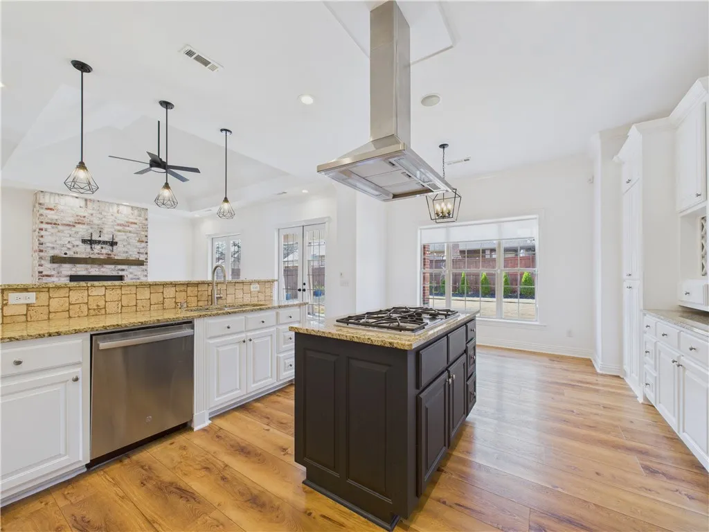 Bentonville, Arkansas 72713, United States, 4 Bedrooms Bedrooms, ,4 BathroomsBathrooms,Residential,Active,167930