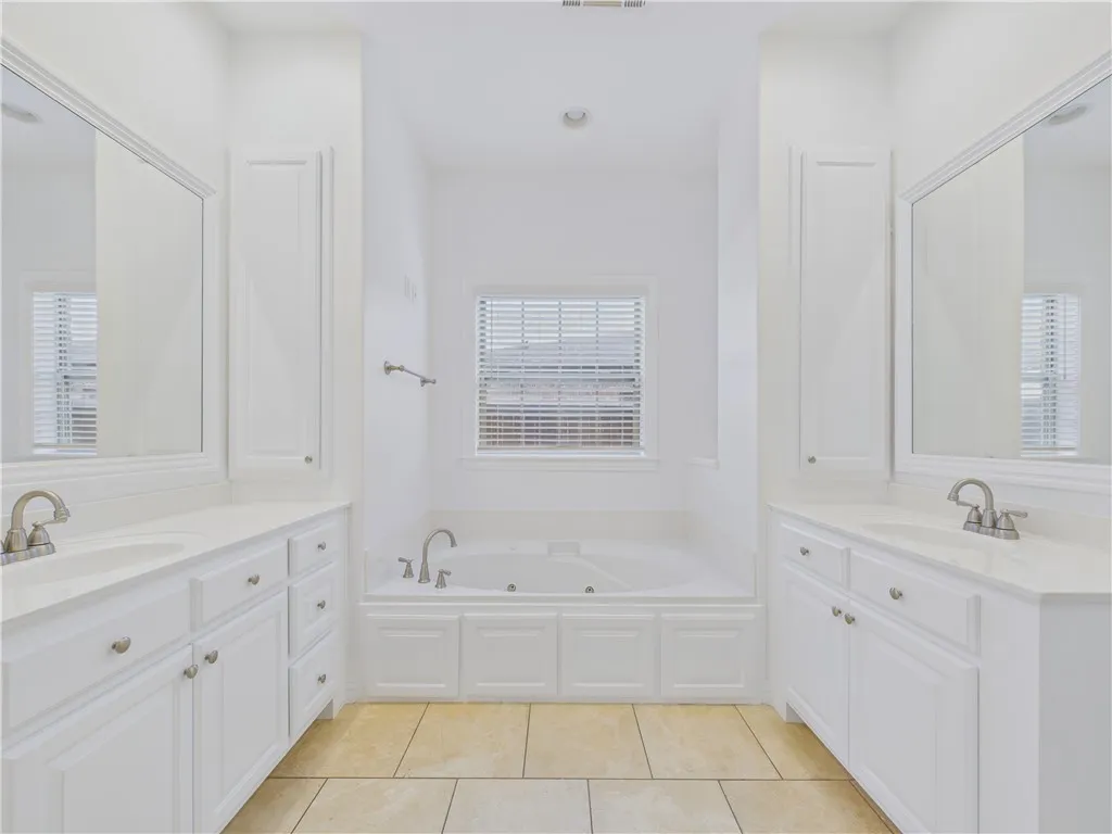 Bentonville, Arkansas 72713, United States, 4 Bedrooms Bedrooms, ,4 BathroomsBathrooms,Residential,Active,167930