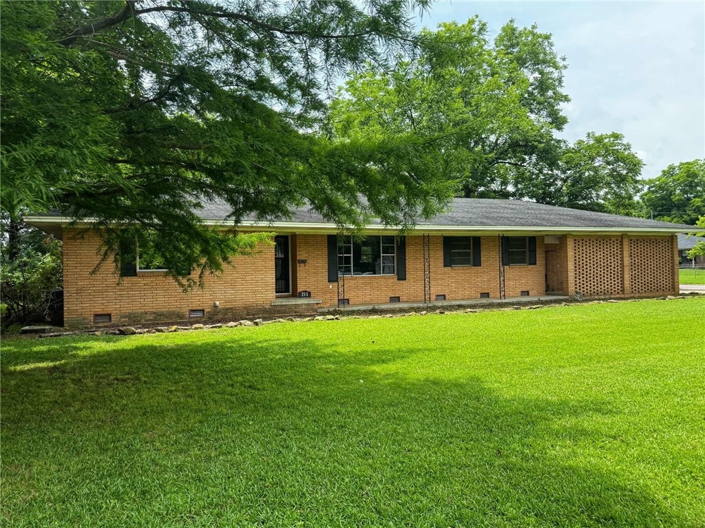 Discover the perfect blend of comfort and functionality in this 3-bedroom, 2.5-bathroom Russellville home. Key features include a spacious layout with 3 bedrooms and 2 1/2 bathrooms - ample space for family living. You'll love the bright sunroom overlooking the spacious, fenced backyard -- a peaceful retreat offering indoor-outdoor connection. The bonus room is perfect for a home office, playroom, or entertainment area. You'll love the multiple storage solutions throughout. Beautifully updated. Refrigerator and brand new gas range convey.
Close to amenities, schools and major roads, but in a quiet neighborhood that feels secluded and peaceful.
This home is perfect for first-time homebuyers, growing families, or anyone seeking a move-in ready home with room to grow and entertain. If you're looking for a quality home in a prime location, don't let this opportunity pass you by! Schedule your showing today and experience all this charming residence has to offer.