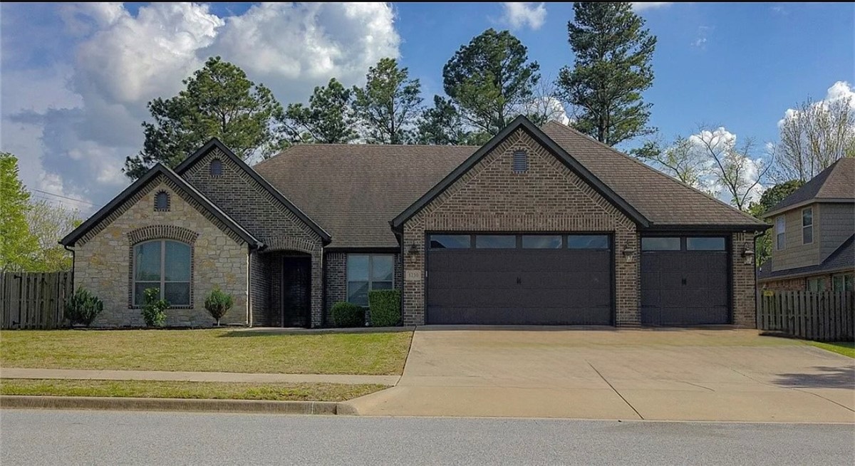 Immaculate Smart Home on Pool-Ready Lot in Creekside – Bentonville
Move-in-ready 4BD/2BA home on a spacious 1/3-acre lot in one of Bentonville’s most sought-after neighborhoods. With 2,626 sq ft of open living space, enjoy high ceilings, granite countertops, stainless appliances, oversized built-in fridge, and a new dishwasher. Built-in Bose surround sound, outdoor speakers, smart thermostat, video doorbell, and full Ethernet/coax access in every room. Central vacuum system and upgraded 50-gal industrial-grade gas water heater add lasting value. Entertain under the covered patio with pergola and custom lighting. Fully fenced backyard with irrigation, shed, and room for a pool or outdoor kitchen. Premium blinds throughout and a thoughtful electrical layout to support all your modern needs. Close to Bentonville schools, Walmart HQ, XNA, parks, and bike trails. Don’t miss this rare find—Schedule a private showing today!