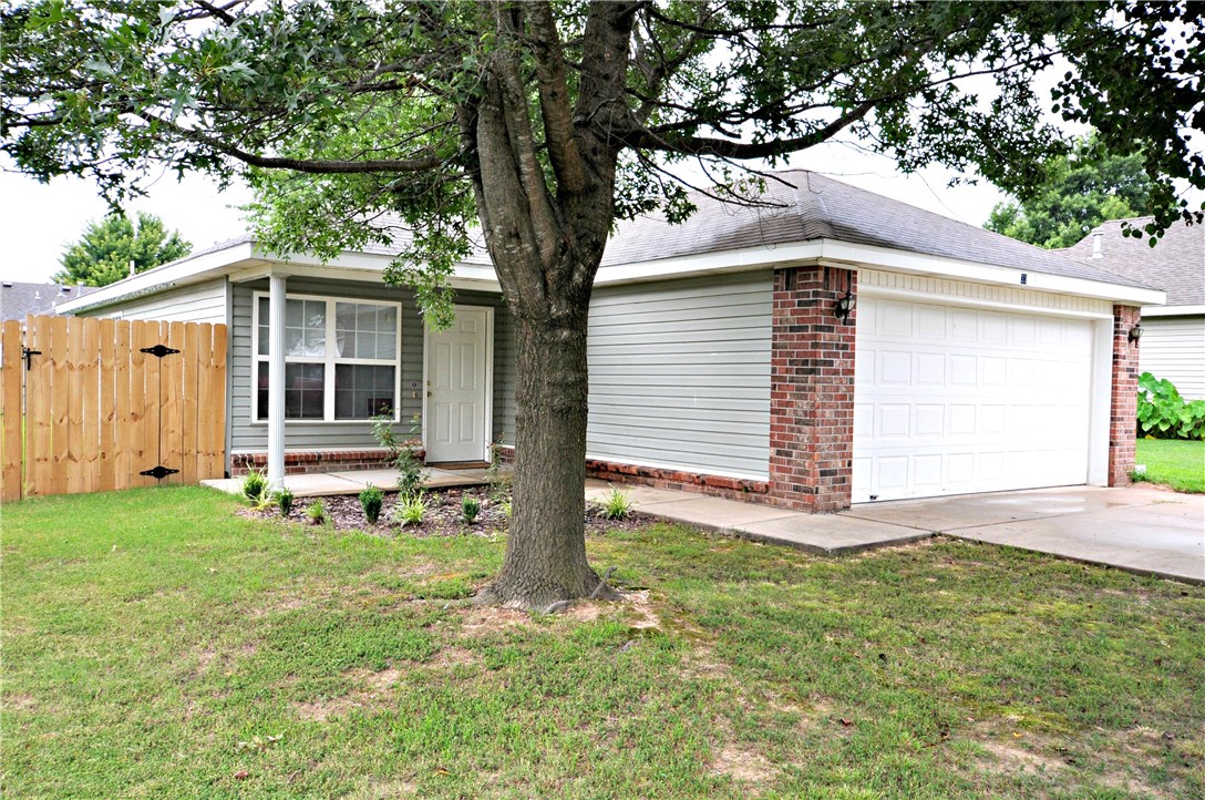 Super Cute Home with 3 Bedrooms, 2 Full Baths, 2 Car Garage and Privacy fenced back yard. New (installed within the last year) Vinyl Wood Plank Flooring, Granite Counter Tops, Backsplash, Paint, and Stainless Steel sink and Faucet. Equipped with Fridge and Washer & Dryer that is less than a year old. 
Sold As Is.