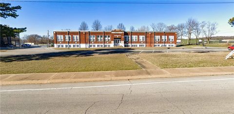 Photo of 800 E Emma Avenue, Springdale, AR 72764 (MLS # 1338971)