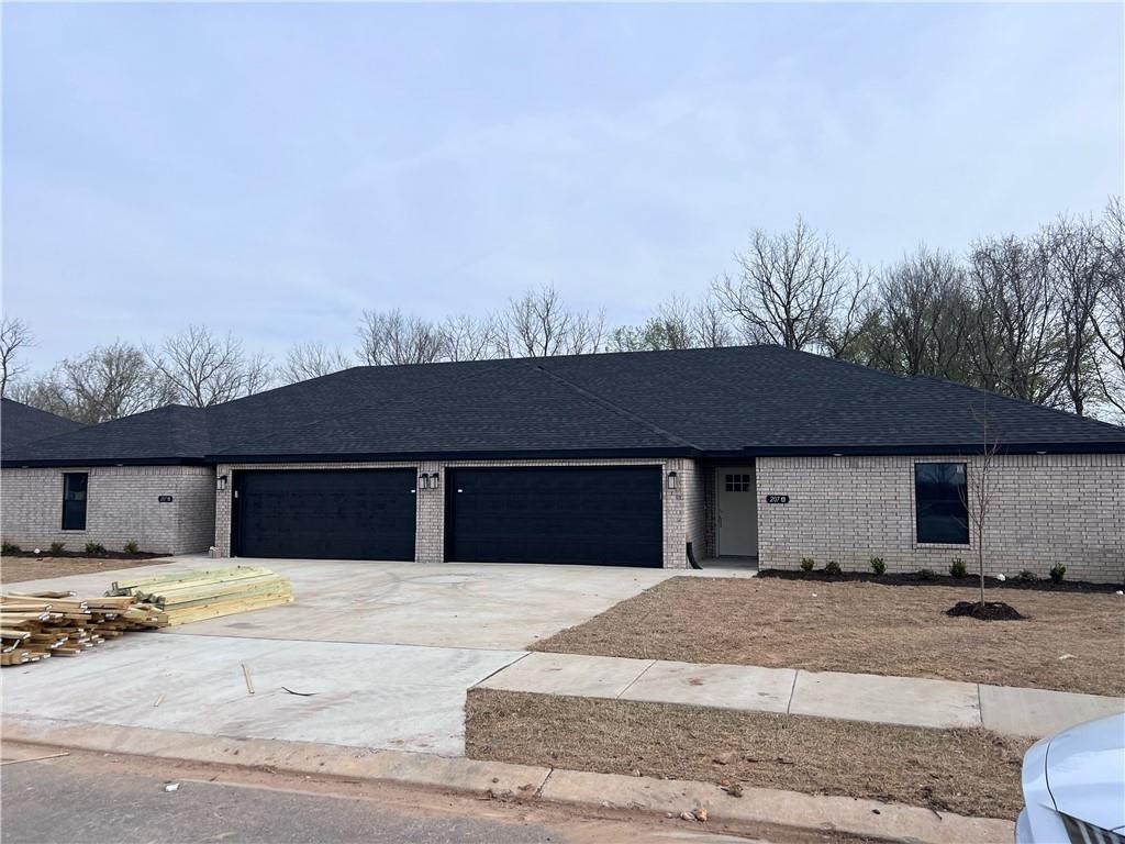 Beautiful 2023 built home in upcoming Gravette subdivision. Welcome your family home to a quality built home equipped with granite counter tops, spacious floor plan, and a fully fenced in yard.