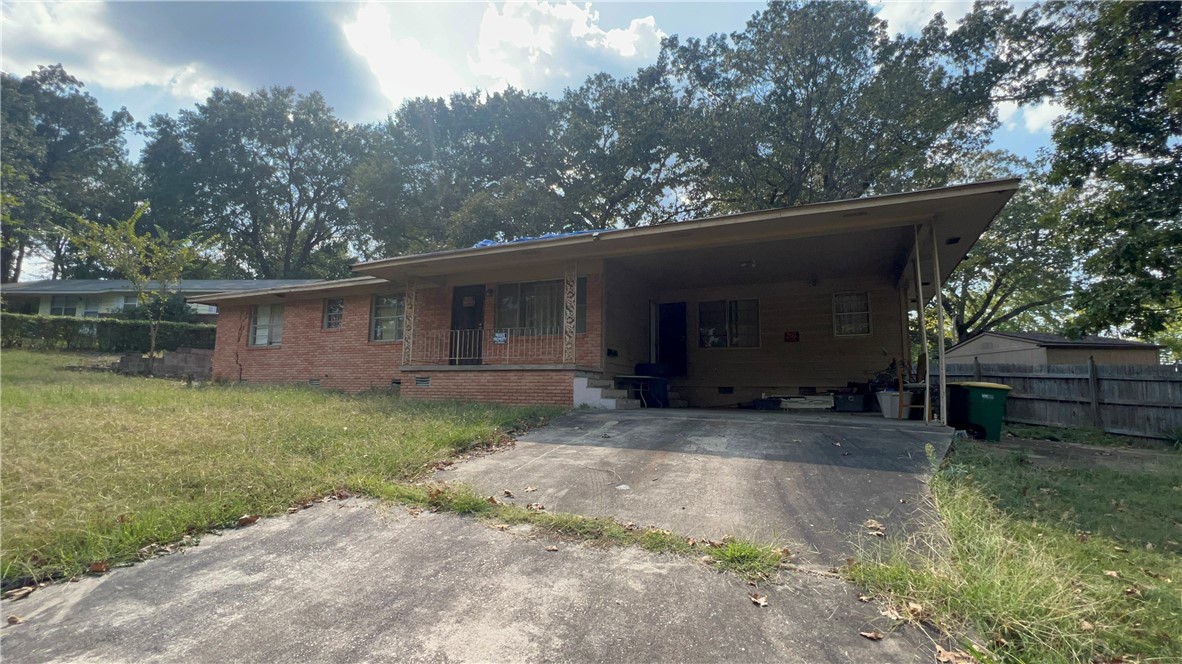 This property is a golden opportunity for investors and home flippers looking to make their mark in the market.