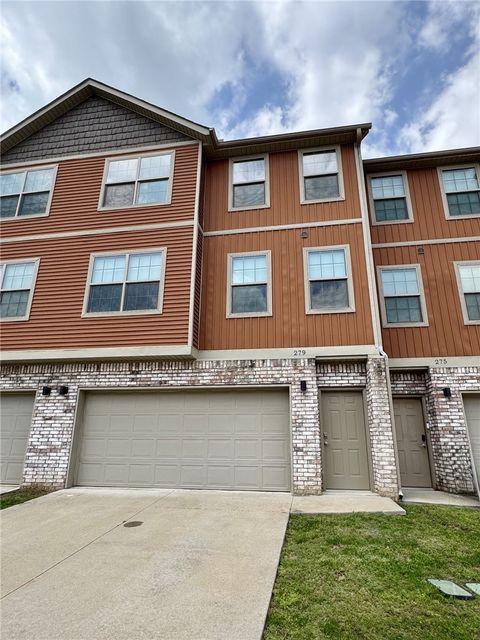 Photo of 279 S Breakwater Lane, Fayetteville, AR 72704 (MLS # 1344615)