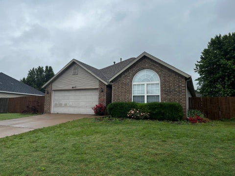 Photo of 607 Emerald Street, Lowell, AR 72745 (MLS # 1361952)