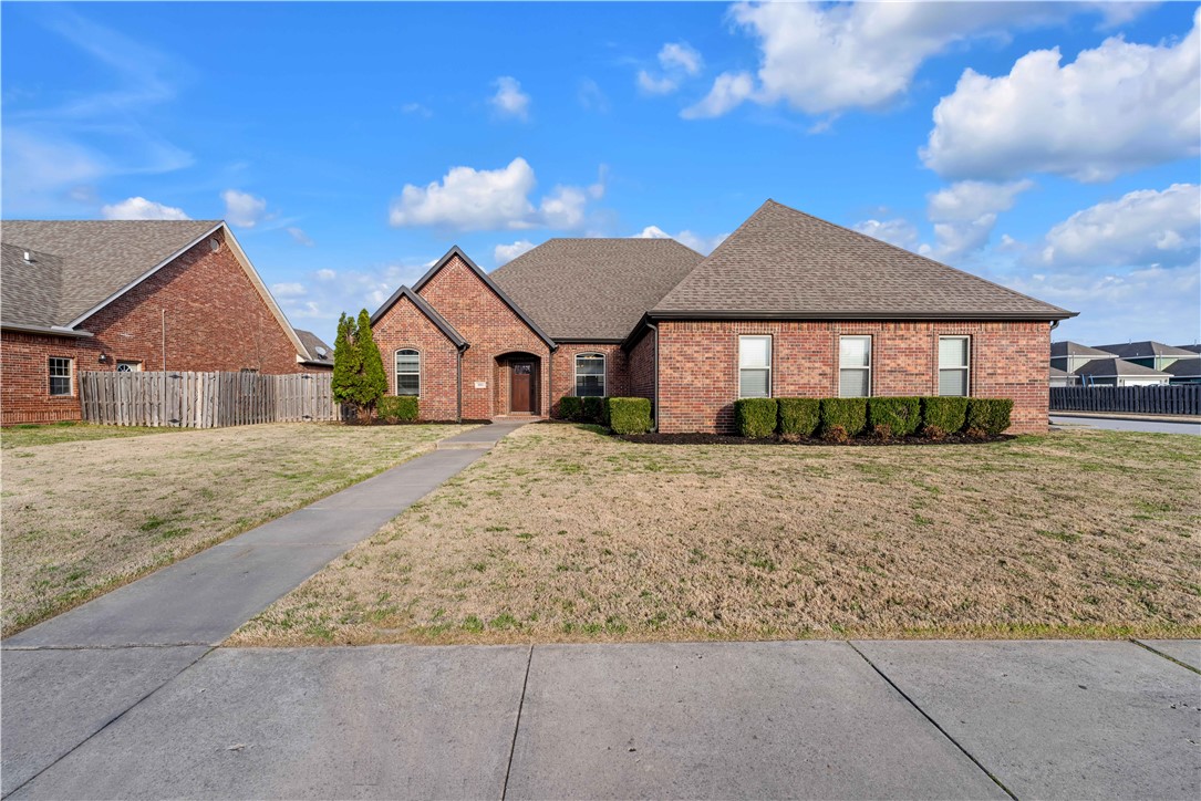 Spacious, one level home nestled on a large corner lot. Interior offers a split floor plan with three full bathrooms, four bedrooms, large open living room with gas fireplace, eat in kitchen, separate dining room area, and pantry. Mud room/ entry way off garage has locker built in for storage. Laundry room offers plenty of storage and space to fold clothing. Spacious master bedroom with roomy master bath- double sinks, tiled shower, jetted bathtub, individual water closet, and XL walk in closet. Washer, dryer, black stainless refrigerator to convey with acceptable offer. Brand new water heater 2024. Exterior offers fenced backyard with separate dog run. Covered and screened back patio has its own fas fireplace. Conveniently located 3mi from U of A, 1.5mi from Walmart, 2.1mi rom Bryce Davis, 2.4mi from Creekside Park, 2mi from Iams Dog Park, and walking distance to Owl Creek Elementary.