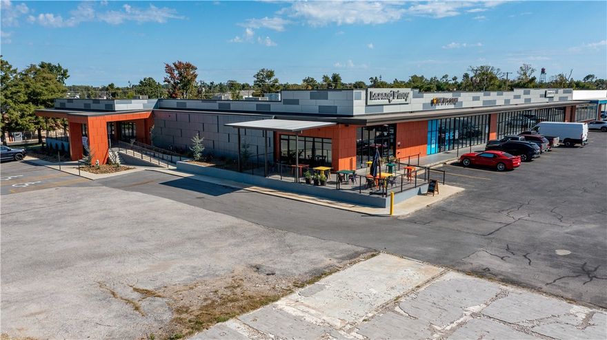 Newly renovated neighborhood strip center on the main thoroughfare to downtown Rogers. Highly visible location at the signalized corner of W Walnut St (23,000 VPD) and S 8th St (25,000 VPD). Ideal location for restaurant, retail, or office with ample onsite parking (106 spaces). TI Allowance is negotiable. Co-tenants include Sugar Llamas, Lansang Pinoy Restaurant, The UPS Store, and Somewhere in Time Antique Mall. Surrounded by numerous national retailers, including but not limited to, AutoZone, Walmart Neighborhood Market, McDonald’s, Braum’s Ice Cream, ALDI, and Dollar General. 3.3 miles to Interstate 49. Includes great patio space.