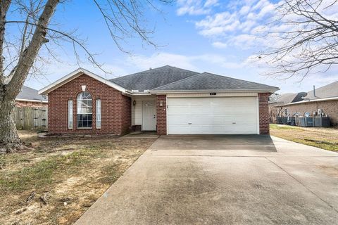Photo of 851 Honeysuckle Drive, Centerton, AR 72719 (MLS # 1333803)