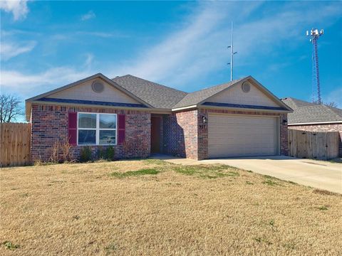 Photo of 927 W Aiden Drive, Siloam Springs, AR 72761 (MLS # 1329290)