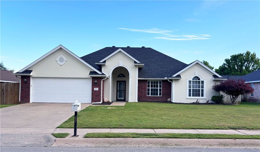 Come home to this charming Springdale house. Spacious floorplan, 3 bed 2 full bath, high ceilings, dining room, eat in kitchen, granite counters, open kitchen with island. Primary bedroom has large walk in closet connected to bathroom with jacuzzi tub. Covered patio in back with wood privacy fence. Brick and stucco exterior, two car garage, new roof, landscaped front yard. Motivated seller. Schedule your showing today!!