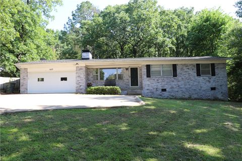 Single Family Residence in Fayetteville AR 1627 Wedington Drive.jpg