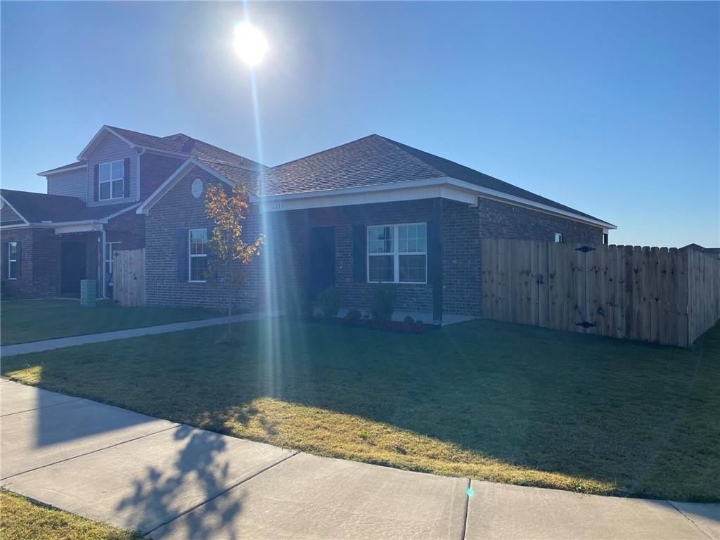 Beautiful, newer home in quiet neighborhood. This home has lots to offer 9ft ceilings garden soak tub, granite counter tops oil rubbed bronze fixtures, and fenced yard on a corner lot. Washer and dryer and refrigerator will all convey with home. Great location with easy access to NWA Regional Airport, and quick drive to Downtown Bentonville or Walmart HQ.