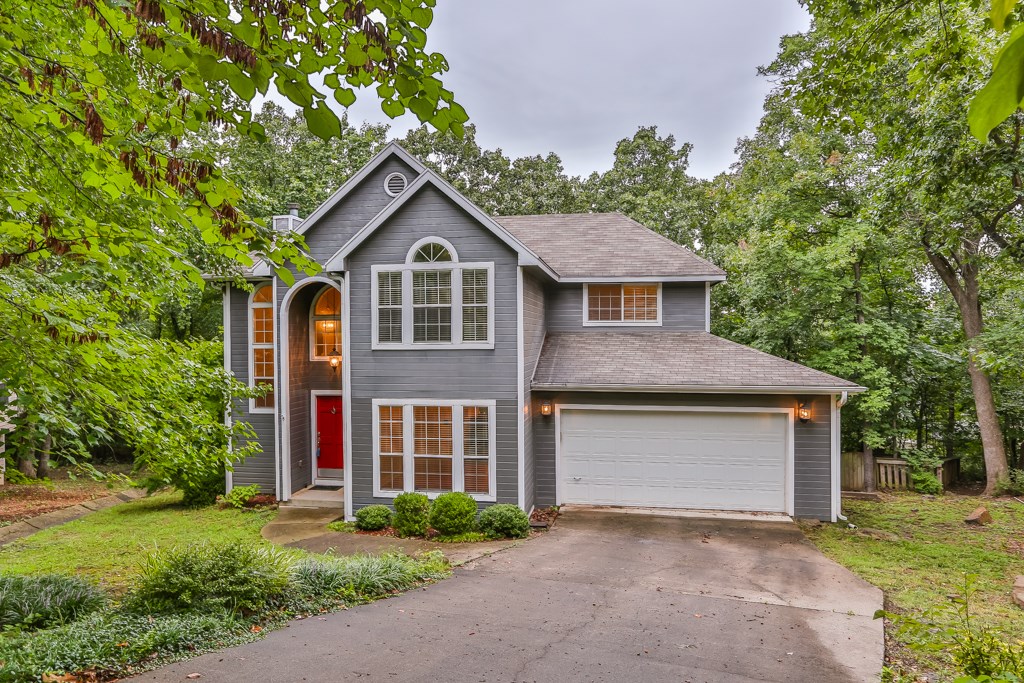 Contemporary home tucked away at the end of a cul-de-sac in Huntingdon! Wooded green space behind home gives a feel of privacy & seclusion. As the foliage falls in the fall the wooded view opens into a distant view to the north. Kitchen updated w/granite counter tops - newer appliances. 2 living areas. Open and spacious layout. Large back deck. Community pool one block away. Walking distance to connect up with the Fayetteville Trail System. Convenient location. Easy access to get to I49 or Crossover Rd.