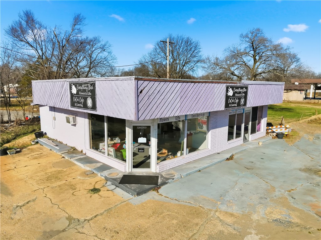 Photo 1 of 25 — 320 S 2nd Street, Stilwell, OK 74960