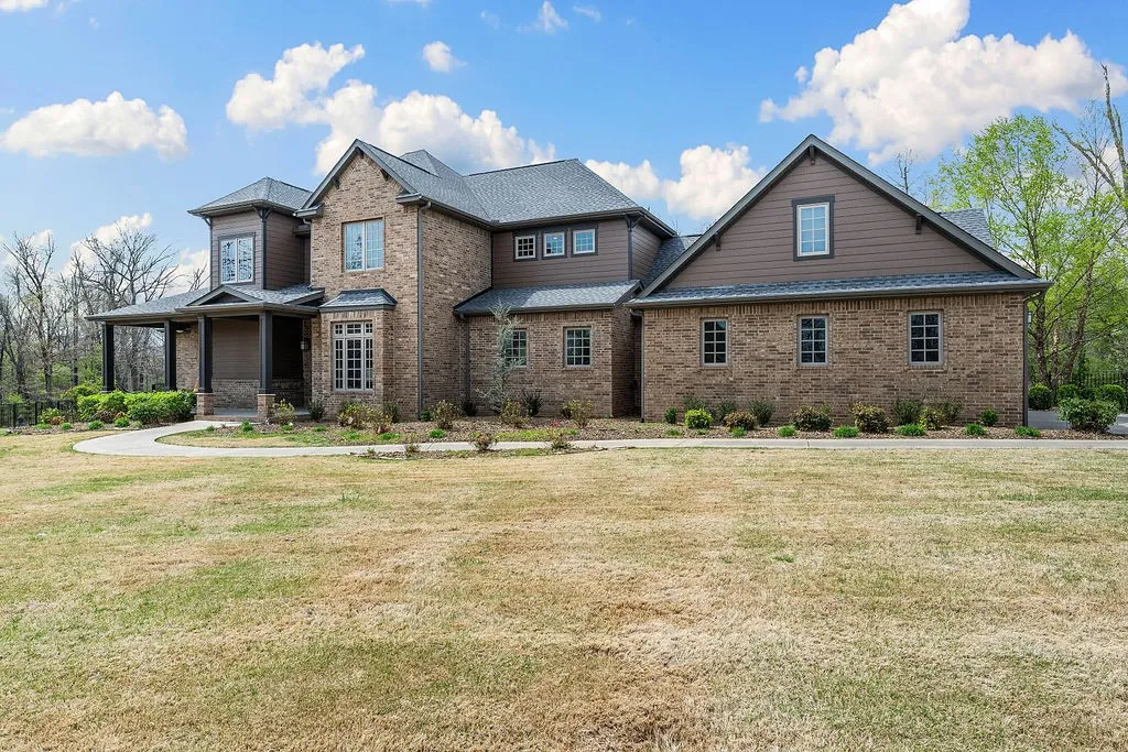 Centerton, Arkansas 72719, United States, 4 Bedrooms Bedrooms, ,5 BathroomsBathrooms,Residential,Pending,111552