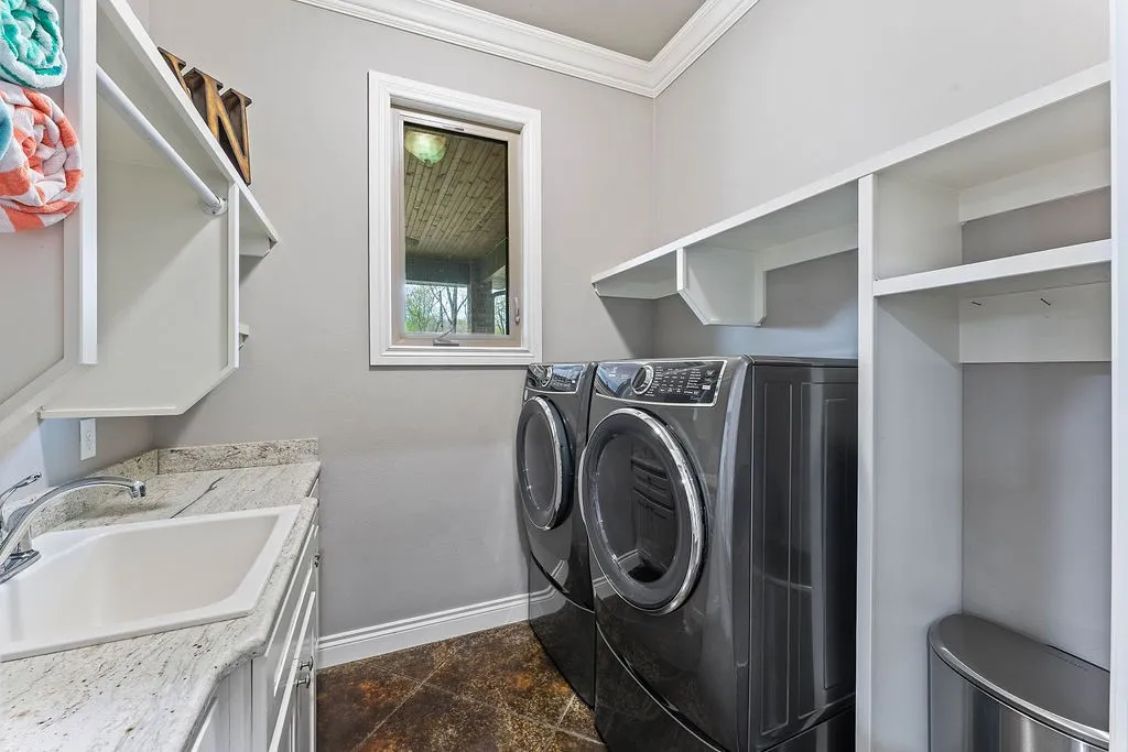 Centerton, Arkansas 72719, United States, 4 Bedrooms Bedrooms, ,5 BathroomsBathrooms,Residential,Pending,111552