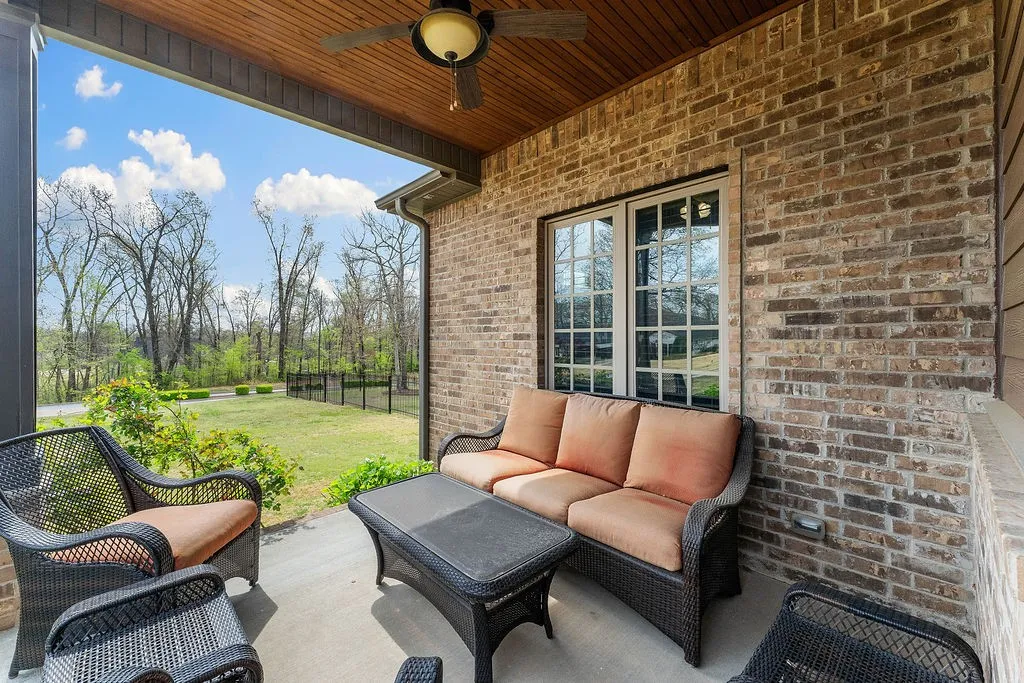 Centerton, Arkansas 72719, United States, 4 Bedrooms Bedrooms, ,5 BathroomsBathrooms,Residential,Pending,111552