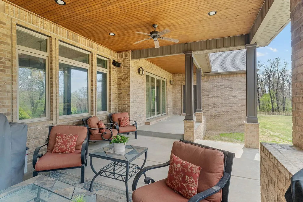 Centerton, Arkansas 72719, United States, 4 Bedrooms Bedrooms, ,5 BathroomsBathrooms,Residential,Pending,111552