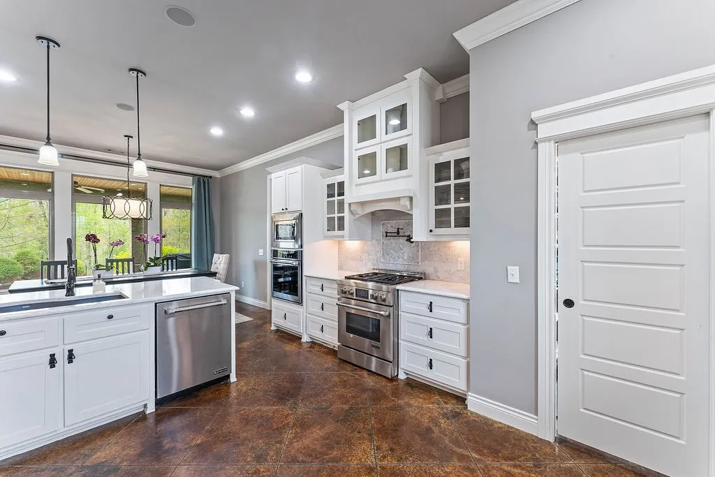 Centerton, Arkansas 72719, United States, 4 Bedrooms Bedrooms, ,5 BathroomsBathrooms,Residential,Pending,111552