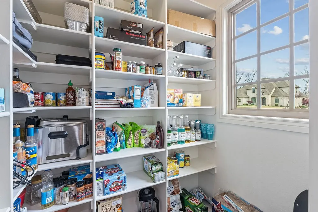 Centerton, Arkansas 72719, United States, 4 Bedrooms Bedrooms, ,5 BathroomsBathrooms,Residential,Pending,111552