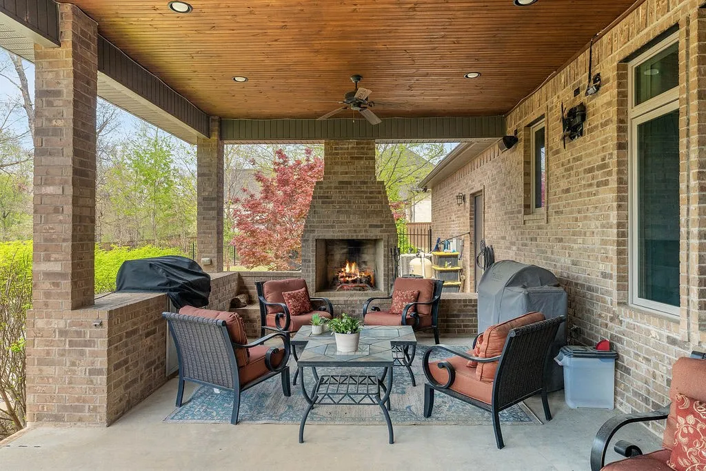 Centerton, Arkansas 72719, United States, 4 Bedrooms Bedrooms, ,5 BathroomsBathrooms,Residential,Pending,111552