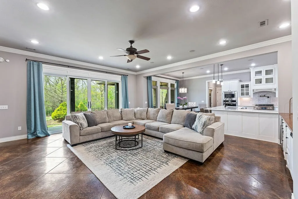 Centerton, Arkansas 72719, United States, 4 Bedrooms Bedrooms, ,5 BathroomsBathrooms,Residential,Pending,111552