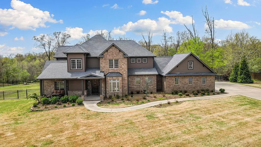 Centerton, Arkansas 72719, United States, 4 Bedrooms Bedrooms, ,5 BathroomsBathrooms,Residential,Pending,111552