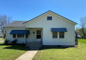 This CHARMING 3 bed/2 bath home, sits on a corner lot in the heart of Dardanelle. Just minutes from shopping, and medical facilities. Come and see for yourself ALL that this COZY HOME has to offer.