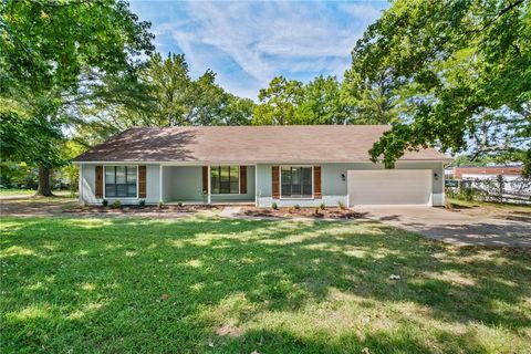 Photo of 3325, 3335 S School, Fayetteville, AR 72701 (MLS # 1333286)