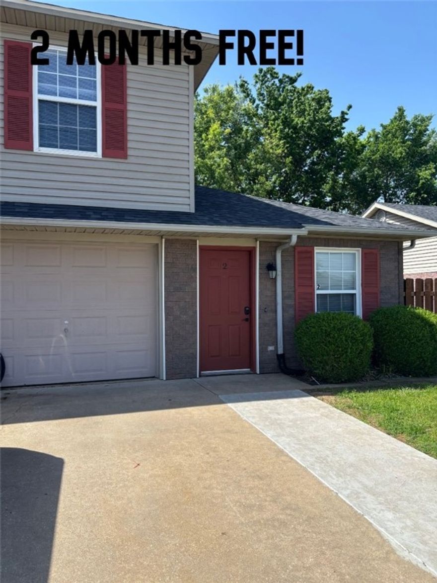 Looking for the perfect Bentonville rental? This property is only 3 miles from Downtown and 4 miles from Walmart HQ! Enjoy easy access to mountain biking trails, Crystal Bridges Museum, top-rated schools, and Bentonville’s amazing dining and shopping.